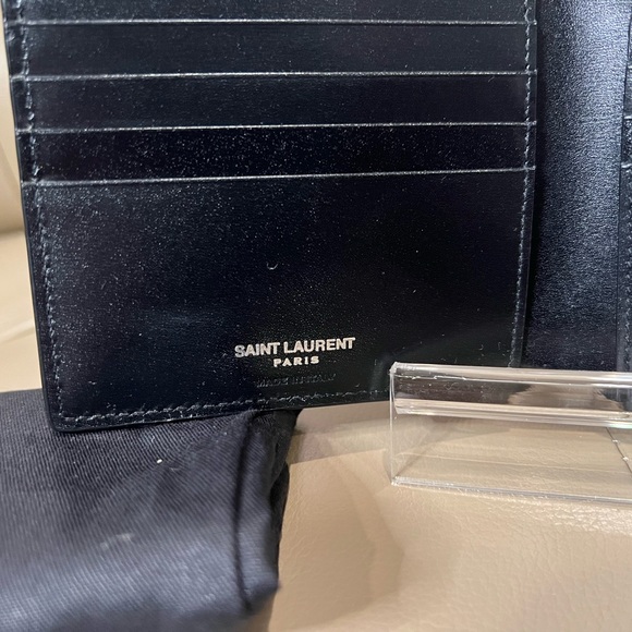 Saint Laurent Cassandre East/West wallet in smooth leather - Picture 10 of 11